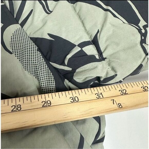 H&M x Warner Bros Ultra Oversized Puffer Coat Looney Tunes Sylvester Size XXL - Picture 9 of 15